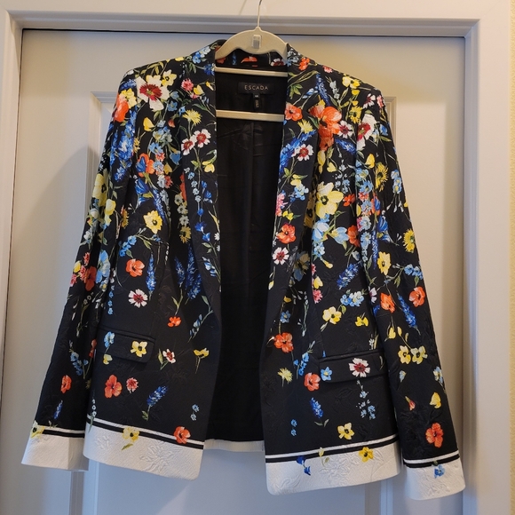Escada Women's Multicolor Floral Blazer, size 44=XL OR 16 USA. - Picture 3 of 9